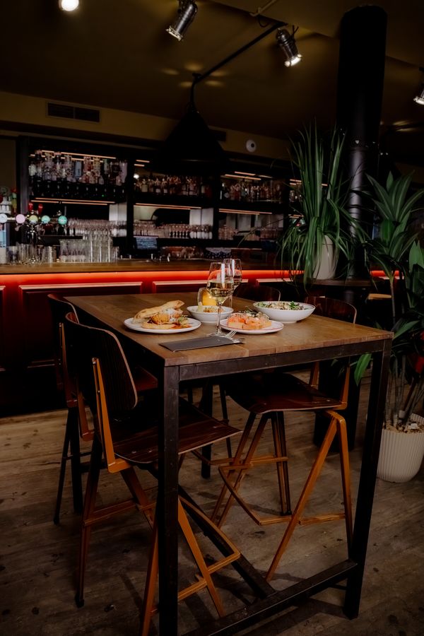 Het interieur in de avond