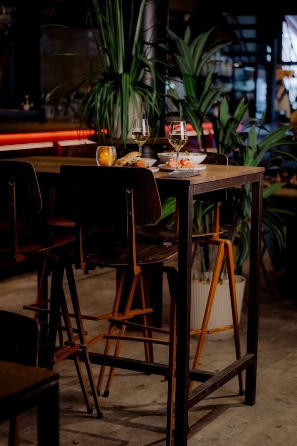 Het interieur in de avond