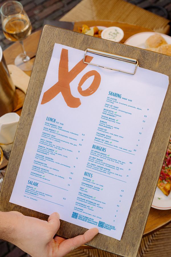 De menukaart van Café XO